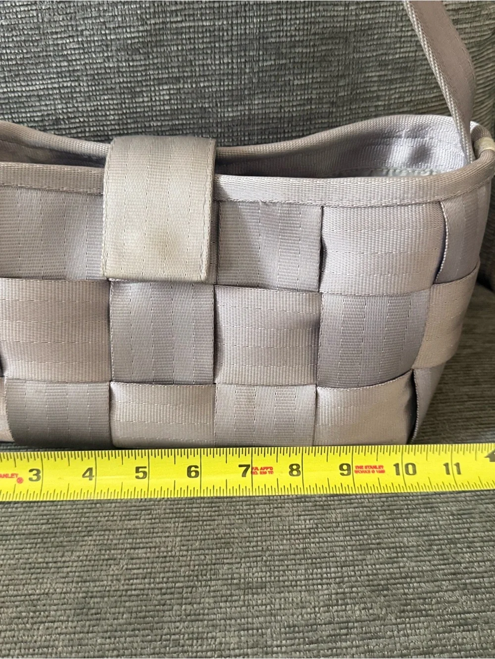 Original Harvey’s seatbelt bag. Grey/silver. Good condition. - Picture 4 of 12
